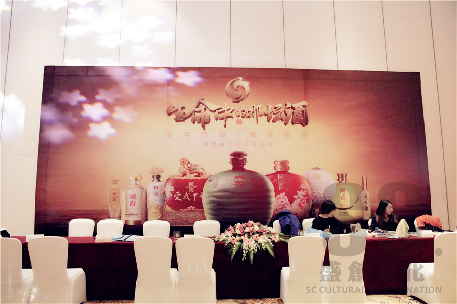   范冰冰龍袍閃耀紅毯 古典大秀致敬經(jīng)典